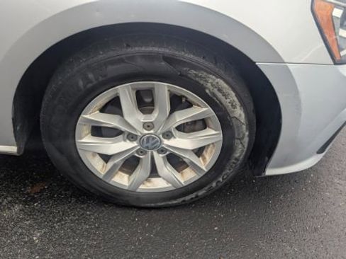 Used 2017 Volkswagen Passat 1.8T S image 11