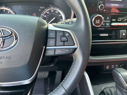 Used 2022 Toyota Highlander XSE FWD image 22