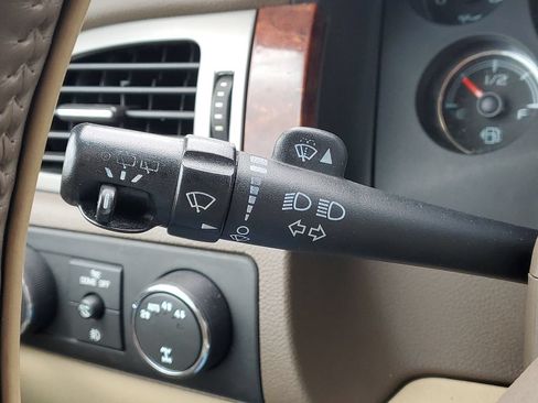 Used 2013 Chevrolet Tahoe LTZ AWD/4WD image 22