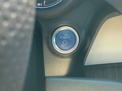Used 2024 Toyota Sienna Platinum FWD image 28