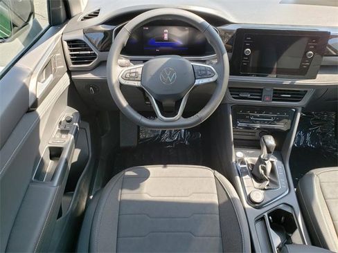 New 2025 Volkswagen Taos SE image 10