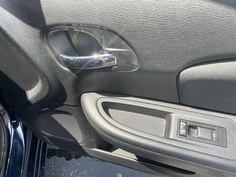 Used 2011 Chrysler 200 Touring FWD image 38