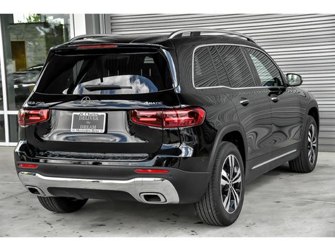 Certified 2025 Mercedes-Benz GLB 250 4MATIC image 9