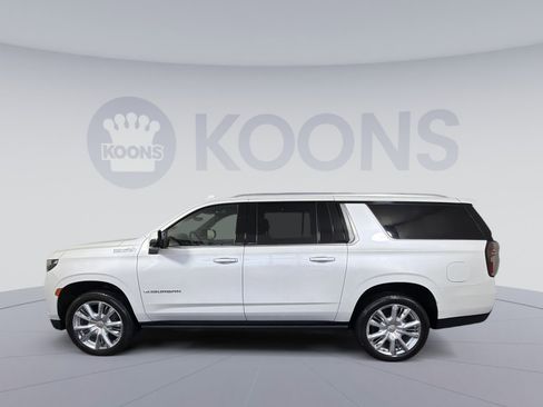 Used 2021 Chevrolet Suburban High Country image 2