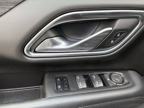 Used 2023 GMC Yukon SLT AWD/4WD image 12