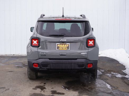 Used 2022 Jeep Renegade Latitude AWD/4WD image 5