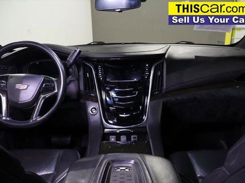 Used 2017 Cadillac Escalade Platinum image 16