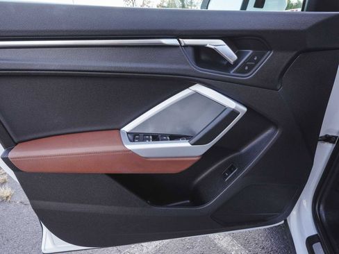 Used 2025 Audi Q3 2.0T Premium image 9