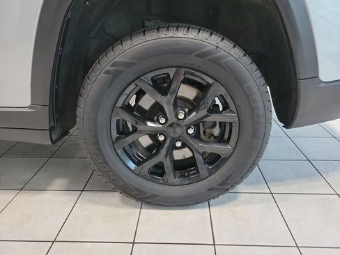Certified 2024 Jeep Grand Cherokee L Laredo AWD/4WD image 47