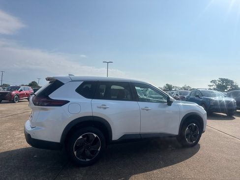 Certified 2024 Nissan Rogue SV AWD/4WD image 19