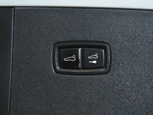 Used 2022 Porsche Cayenne Coupe image 64