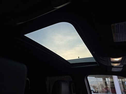 Used 2025 Nissan Frontier PRO-4X w/ Pro Premium Package image 17