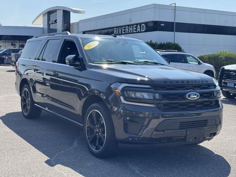 Used 2022 Ford Expedition Max Limited AWD/4WD image 2