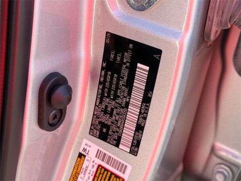 Used 2024 Toyota Highlander XLE image 27