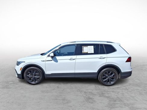 Used 2024 Volkswagen Tiguan SE FWD image 2