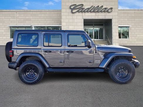 Used 2018 Jeep Wrangler Unlimited Sahara image 8