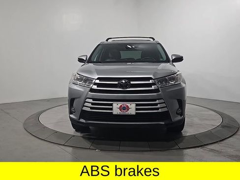 Used 2017 Toyota Highlander XLE image 8