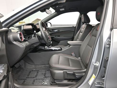 Used 2025 Chevrolet Trax RS w/ Driver Confidence Package image 11