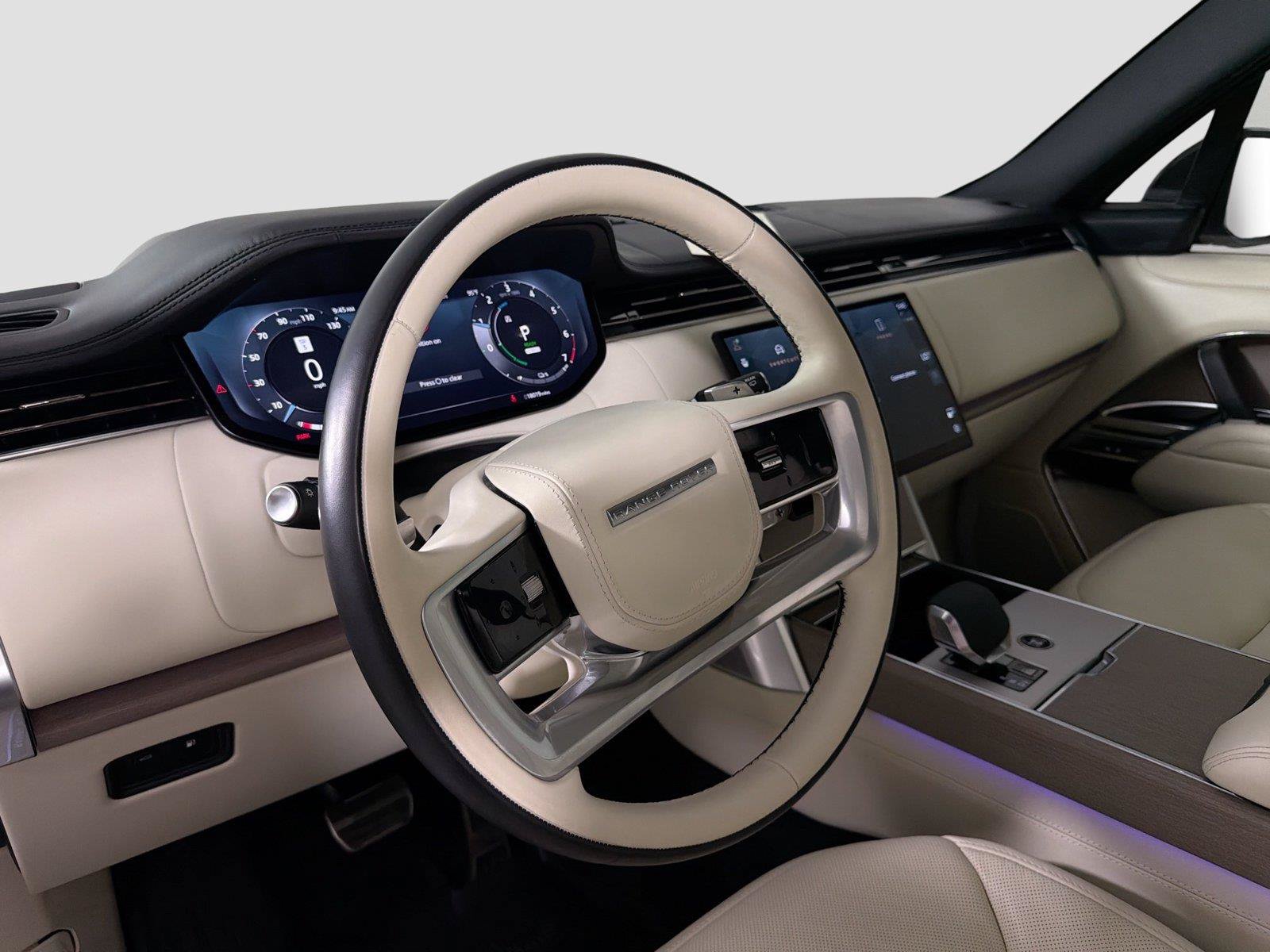 Certified 2025 Land Rover Range Rover SE AWD/4WD image 9
