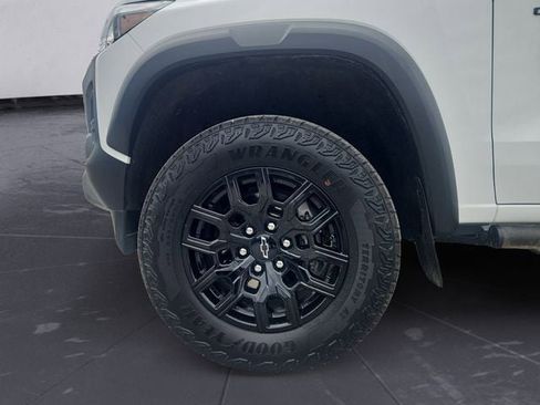 Used 2025 Chevrolet Colorado Trail Boss image 14