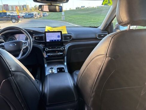 Used 2024 Ford Explorer Limited image 16