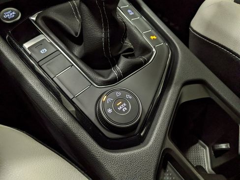 New 2026 Volkswagen Taos SE image 20