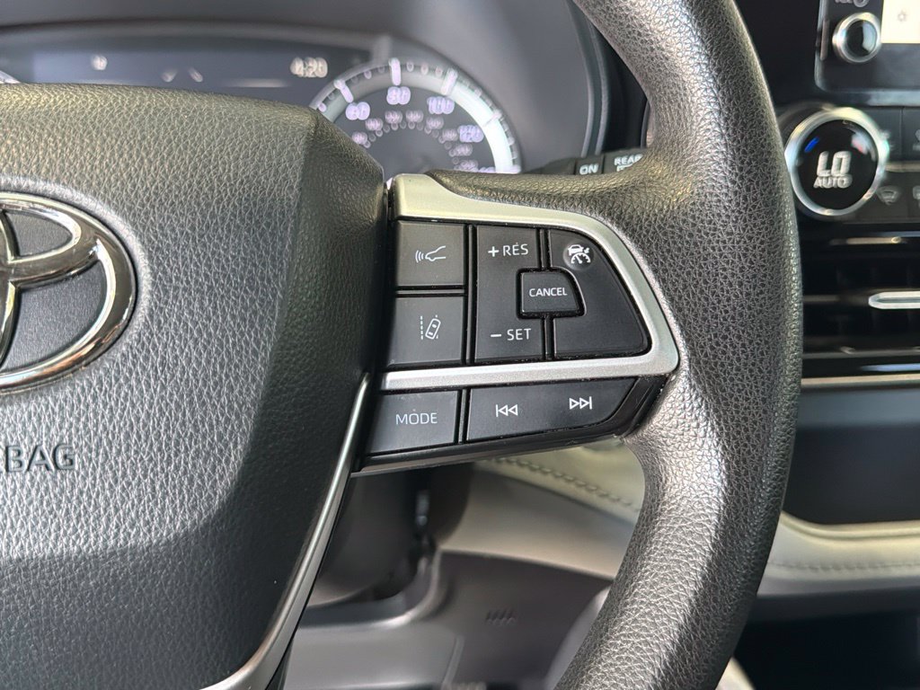 Used 2023 Toyota Highlander L FWD image 25