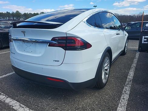Used 2018 Tesla Model X 75D image 10