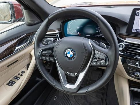 Certified 2023 BMW 530e xDrive w/ Premium Package image 24