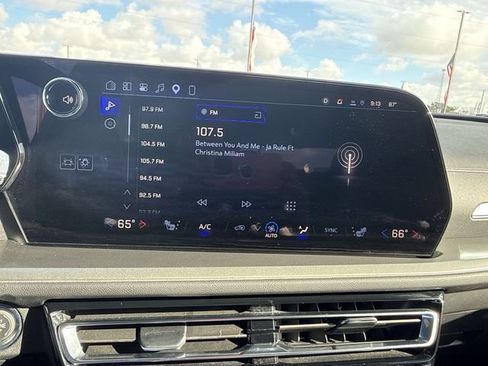 Used 2026 Chevrolet Traverse LT w/ Driver Confidence Package FWD image 13