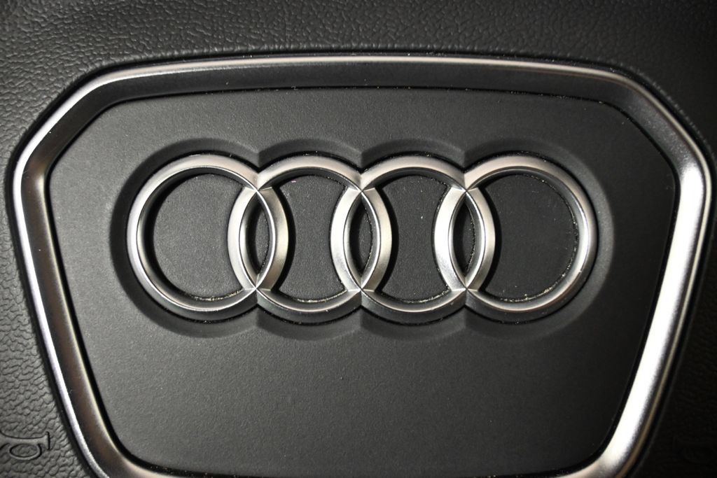 Used 2023 Audi Q5 2.0T Premium w/ Convenience Package AWD/4WD image 36