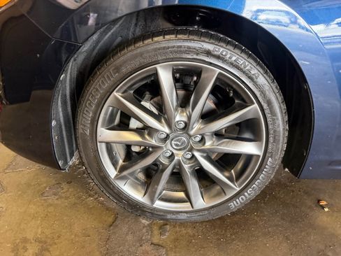 Used 2018 MAZDA MAZDA3 Grand Touring w/ Premium Equipment Package FWD image 31
