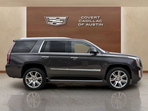 Used 2018 Cadillac Escalade Luxury AWD/4WD image 5
