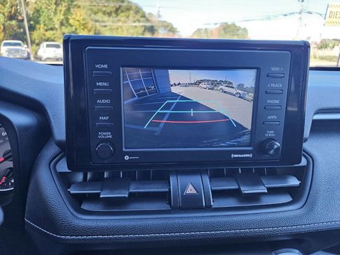 Used 2021 Toyota RAV4 LE image 13