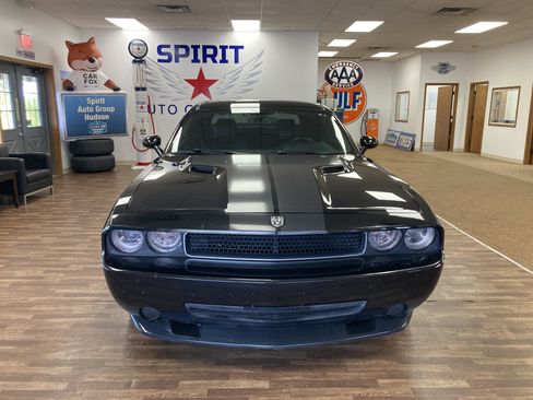 Used 2009 Dodge Challenger SRT8 RWD image 3