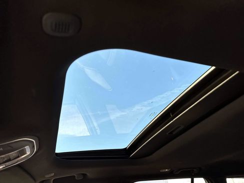 Used 2023 Jeep Grand Cherokee Altitude image 6