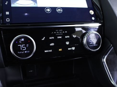 Used 2022 Jaguar E-PACE SE image 31
