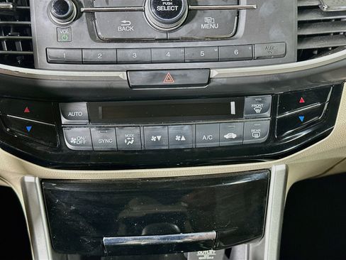 Used 2016 Honda Accord LX image 22