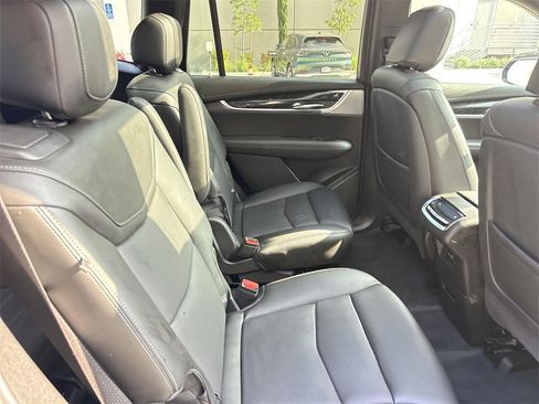 Used 2025 Cadillac XT6 Premium Luxury image 27