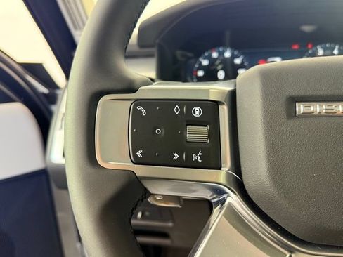 Used 2025 Land Rover Discovery Dynamic SE AWD/4WD image 21