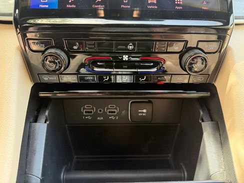 Used 2025 Jeep Grand Cherokee L Limited AWD/4WD image 27