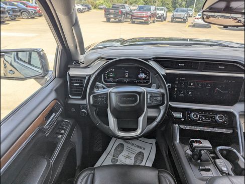 Used 2023 GMC Sierra 1500 Denali w/ Technology Package AWD/4WD image 3