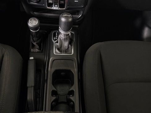 Used 2019 Jeep Wrangler Unlimited Sahara w/ Dual Top Group AWD/4WD image 24