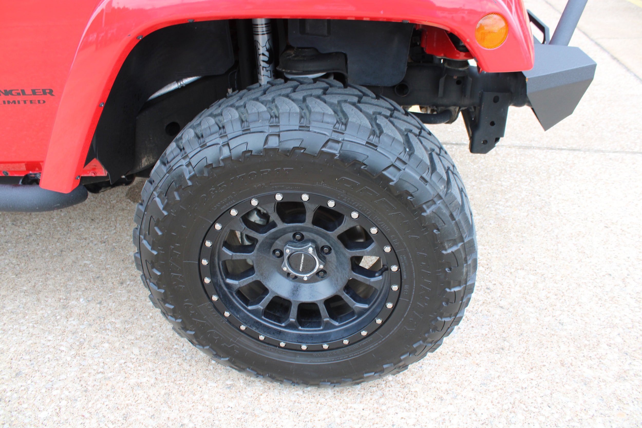 Used 2015 Jeep Wrangler Unlimited Rubicon w/ Connectivity Group AWD/4WD image 18