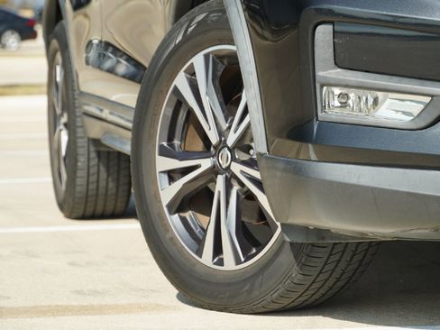 Used 2018 Nissan Rogue SL image 3