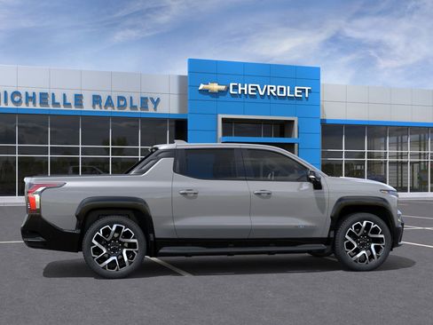 New 2025 Chevrolet Silverado EV RST image 5