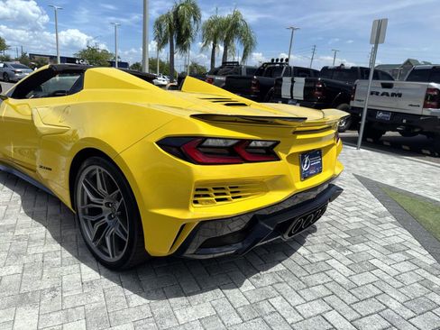 Used 2025 Chevrolet Corvette Z06 RWD image 9