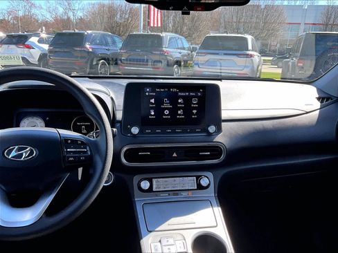 Used 2023 Hyundai Kona SE image 18