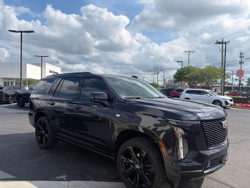 Certified 2025 Cadillac Escalade Sport Platinum AWD/4WD image 3