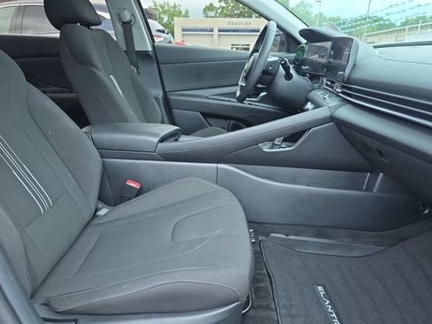 Used 2024 Hyundai Elantra SEL w/ Convenience Package FWD image 32